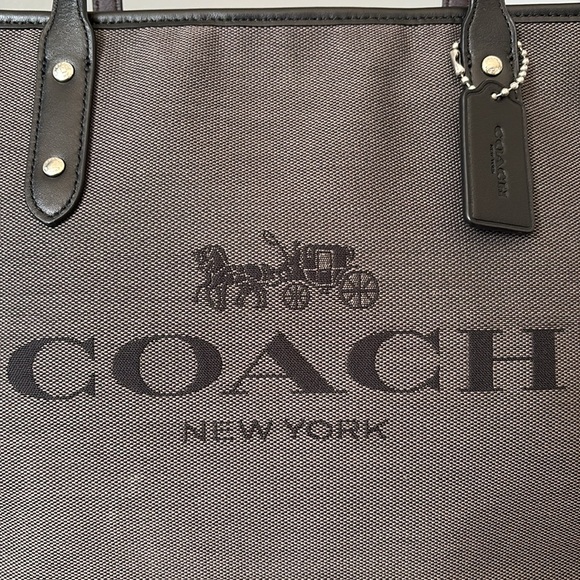 NWOT Coach Horse and Carriage City Zip Tote - Picture 2 of 12